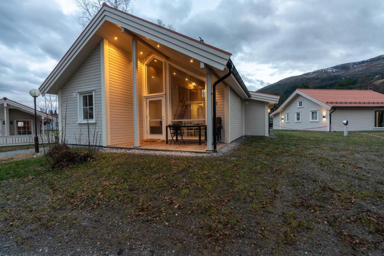 Jolstraholmen Camping Og Hytter Vassenden Esterno foto